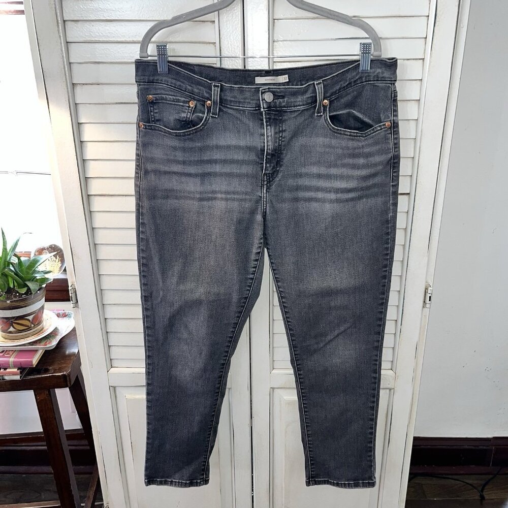 Levi’s Boyfriend Jeans Size 32 in gray/black